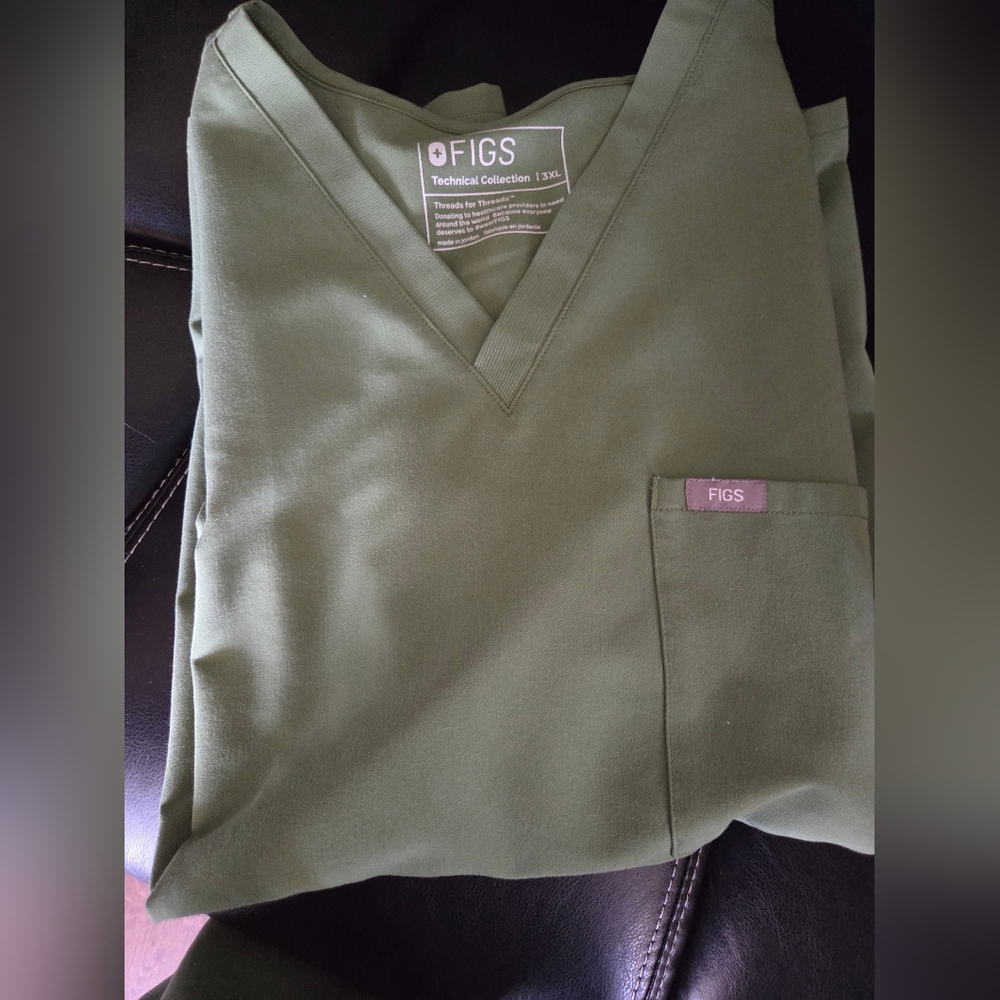 FIGS Catarina Olive Green V-Neck Short Sleeve Scrub Top